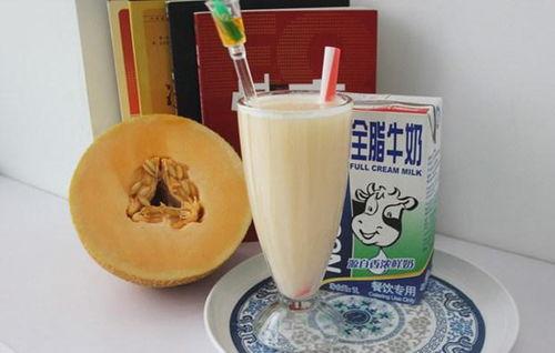 哈密瓜和奶一起吃吗,哈密瓜与奶制品的搭配建议与营养分析